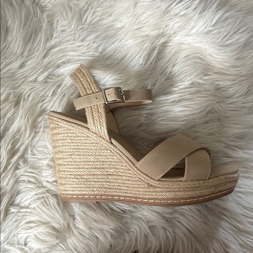 Elegant Tan Wedge Sandals